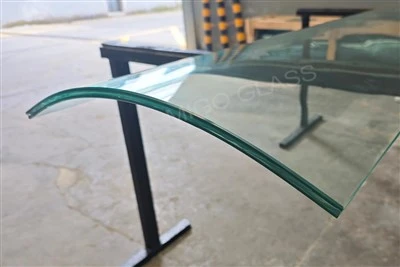 Böjt härdat laminerat glas